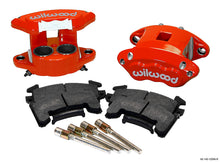 Load image into Gallery viewer, D154 brake kit with 4 brake pads and 2 red calipers on a white background
